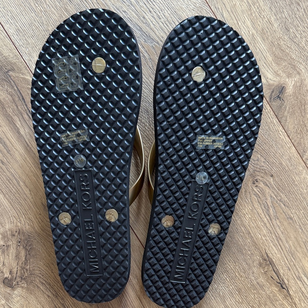 Michael Kors Gold Designer Flip Flops - NEW - Picture 4 of 6